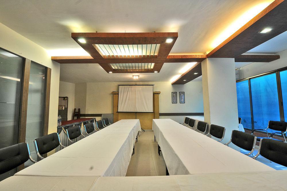Hotel The Westend Ahmedabad Exterior photo